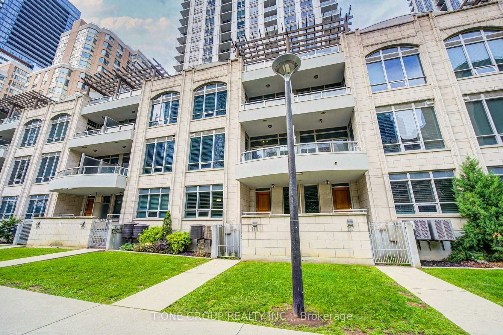 TH 8 - 761 Bay Street, Bay Street Corridor, Toronto 