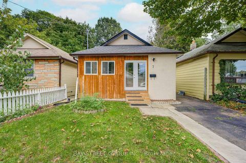 Photo 1 at 7 Emmott Avenue, Oakridge, Toronto