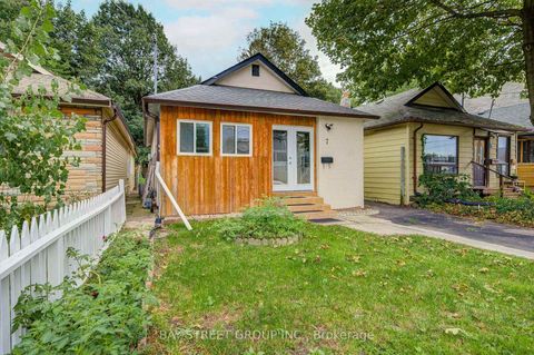 Photo 2 at 7 Emmott Avenue, Oakridge, Toronto