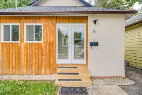 Photo 3 at 7 Emmott Avenue, Oakridge, Toronto