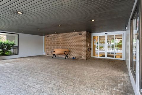 Photo 5 at 413 - 240 Scarlett Road W, Smythe, Toronto
