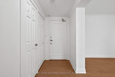 Photo 13 at 413 - 240 Scarlett Road W, Smythe, Toronto