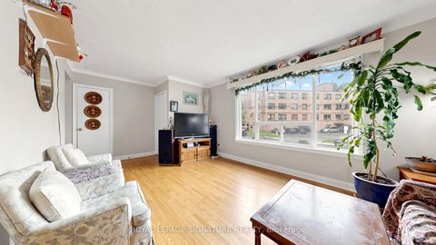 Photo 2 at 256 Ferris Road, Parkview, Toronto