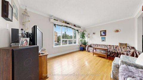 Photo 3 at 256 Ferris Road, Parkview, Toronto