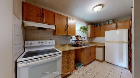 Photo 5 at 256 Ferris Road, Parkview, Toronto