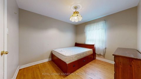 Photo 6 at 256 Ferris Road, Parkview, Toronto