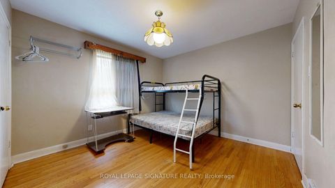 Photo 8 at 256 Ferris Road, Parkview, Toronto