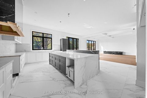Photo 11 at 15 Mckenzie Street, Vaughan Grove, Vaughan