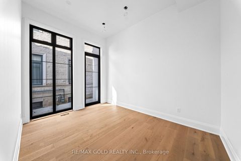 Photo 15 at 15 Mckenzie Street, Vaughan Grove, Vaughan