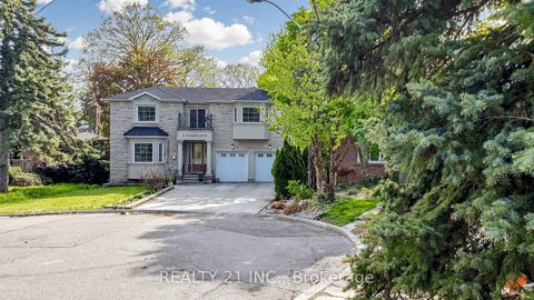 Photo 2 at 3 Stinson Circle, Parkview, Toronto