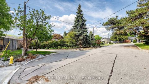 Photo 3 at 3 Stinson Circle, Parkview, Toronto