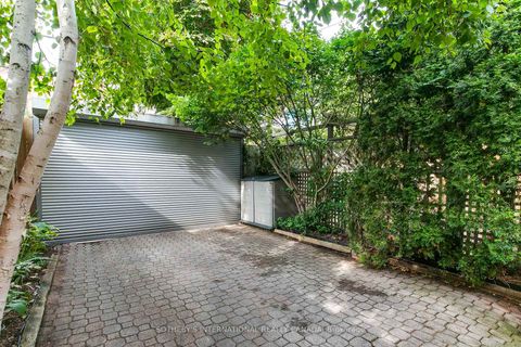 Photo 36 at 140 Spruce Street, South St. James Town, Toronto