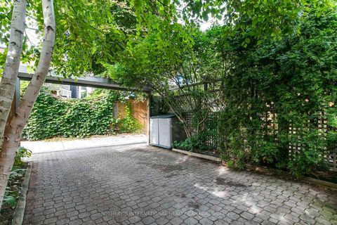 Photo 37 at 140 Spruce Street, South St. James Town, Toronto