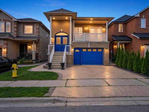 Photo 2 at 119 Blackthorn Drive, Maple, Vaughan