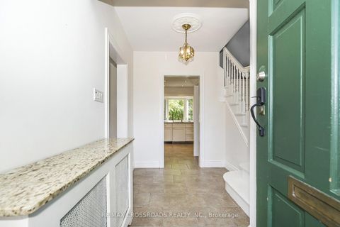 Photo 1 at 19 Strathgowan Crescent, Lawrence Park South, Toronto