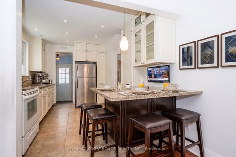 Photo 3 at 19 Strathgowan Crescent, Lawrence Park South, Toronto