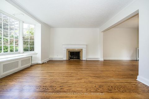 Photo 10 at 19 Strathgowan Crescent, Lawrence Park South, Toronto