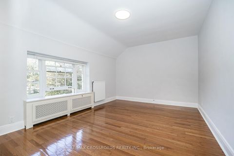 Photo 13 at 19 Strathgowan Crescent, Lawrence Park South, Toronto