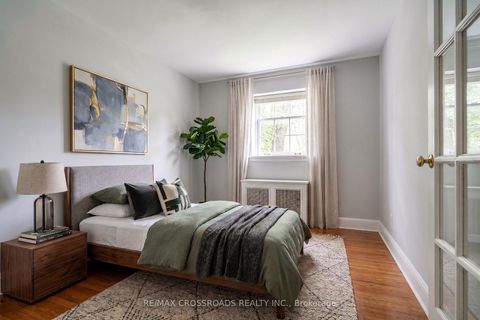 Photo 20 at 19 Strathgowan Crescent, Lawrence Park South, Toronto