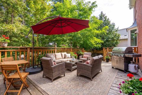 Photo 26 at 19 Strathgowan Crescent, Lawrence Park South, Toronto