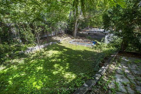 Photo 30 at 19 Strathgowan Crescent, Lawrence Park South, Toronto