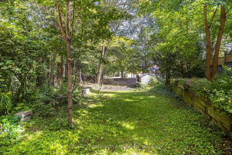 Photo 31 at 19 Strathgowan Crescent, Lawrence Park South, Toronto
