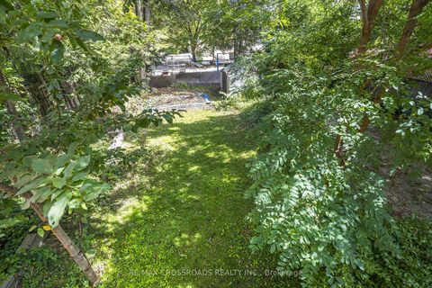 Photo 32 at 19 Strathgowan Crescent, Lawrence Park South, Toronto