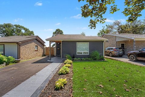 Photo 1 at 29 Shelley Lane, Letitia Heights, Barrie