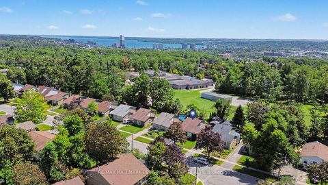 Photo 2 at 29 Shelley Lane, Letitia Heights, Barrie