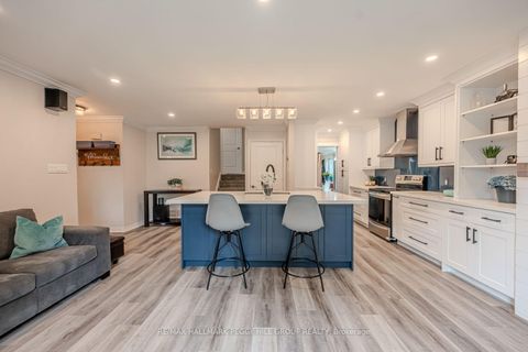 Photo 3 at 29 Shelley Lane, Letitia Heights, Barrie