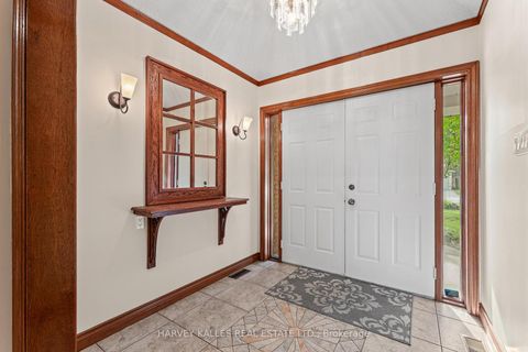 Photo 2 at 113 Bond Crescent, Oak Ridges, Richmond Hill