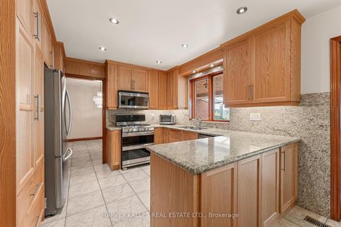 Photo 4 at 113 Bond Crescent, Oak Ridges, Richmond Hill