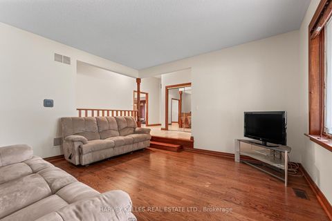 Photo 13 at 113 Bond Crescent, Oak Ridges, Richmond Hill