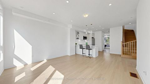 Photo 11 at 1 - 70 Green Gardens Boulevard, Lawrence, Toronto