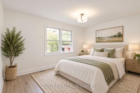 Photo 8 at 525 Lynett Crescent, Crosby, Richmond Hill