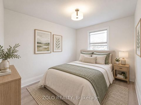 Photo 10 at 525 Lynett Crescent, Crosby, Richmond Hill