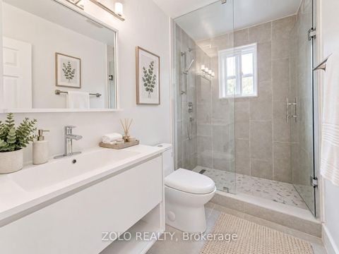 Photo 12 at 525 Lynett Crescent, Crosby, Richmond Hill