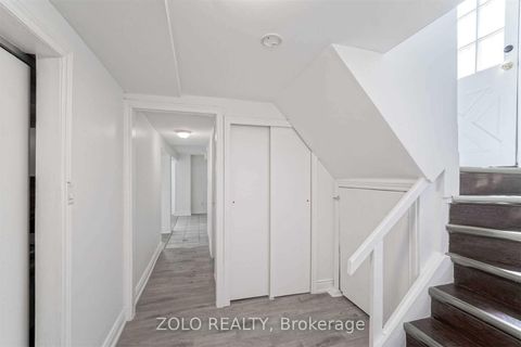 Photo 14 at 525 Lynett Crescent, Crosby, Richmond Hill