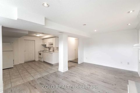 Photo 18 at 525 Lynett Crescent, Crosby, Richmond Hill