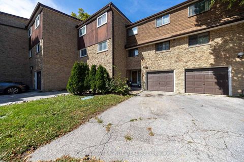 Photo 1 at 4 - 21 Rockwood Drive, Cliffcrest, Toronto