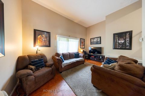 Photo 3 at 4 - 21 Rockwood Drive, Cliffcrest, Toronto