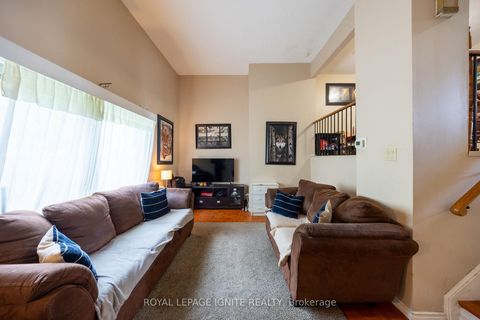 Photo 4 at 4 - 21 Rockwood Drive, Cliffcrest, Toronto