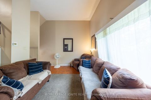 Photo 5 at 4 - 21 Rockwood Drive, Cliffcrest, Toronto