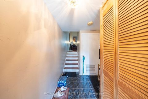 Photo 10 at 4 - 21 Rockwood Drive, Cliffcrest, Toronto