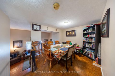 Photo 12 at 4 - 21 Rockwood Drive, Cliffcrest, Toronto