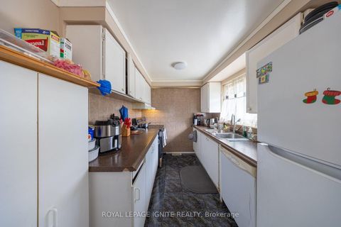 Photo 13 at 4 - 21 Rockwood Drive, Cliffcrest, Toronto