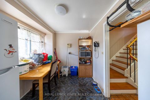 Photo 14 at 4 - 21 Rockwood Drive, Cliffcrest, Toronto