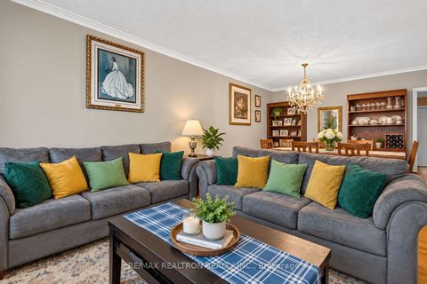 Photo 10 at 26 Brubeck Road, Humbermede, Toronto