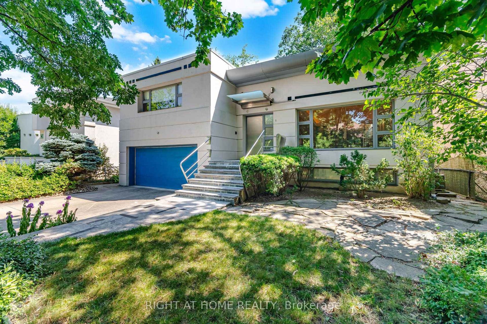 9 Saguenay Avenue E, Nortown, Toronto 