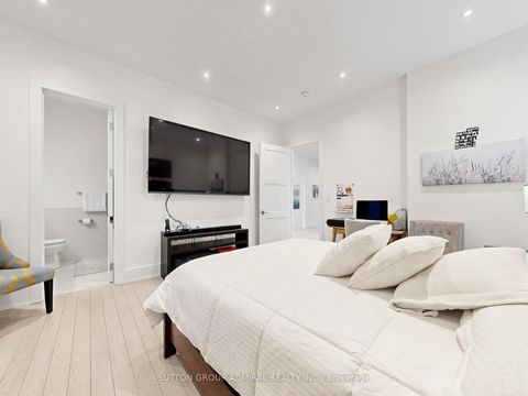 Photo 23 at 18 Dunsmore Gardens, Clanton Park, Toronto